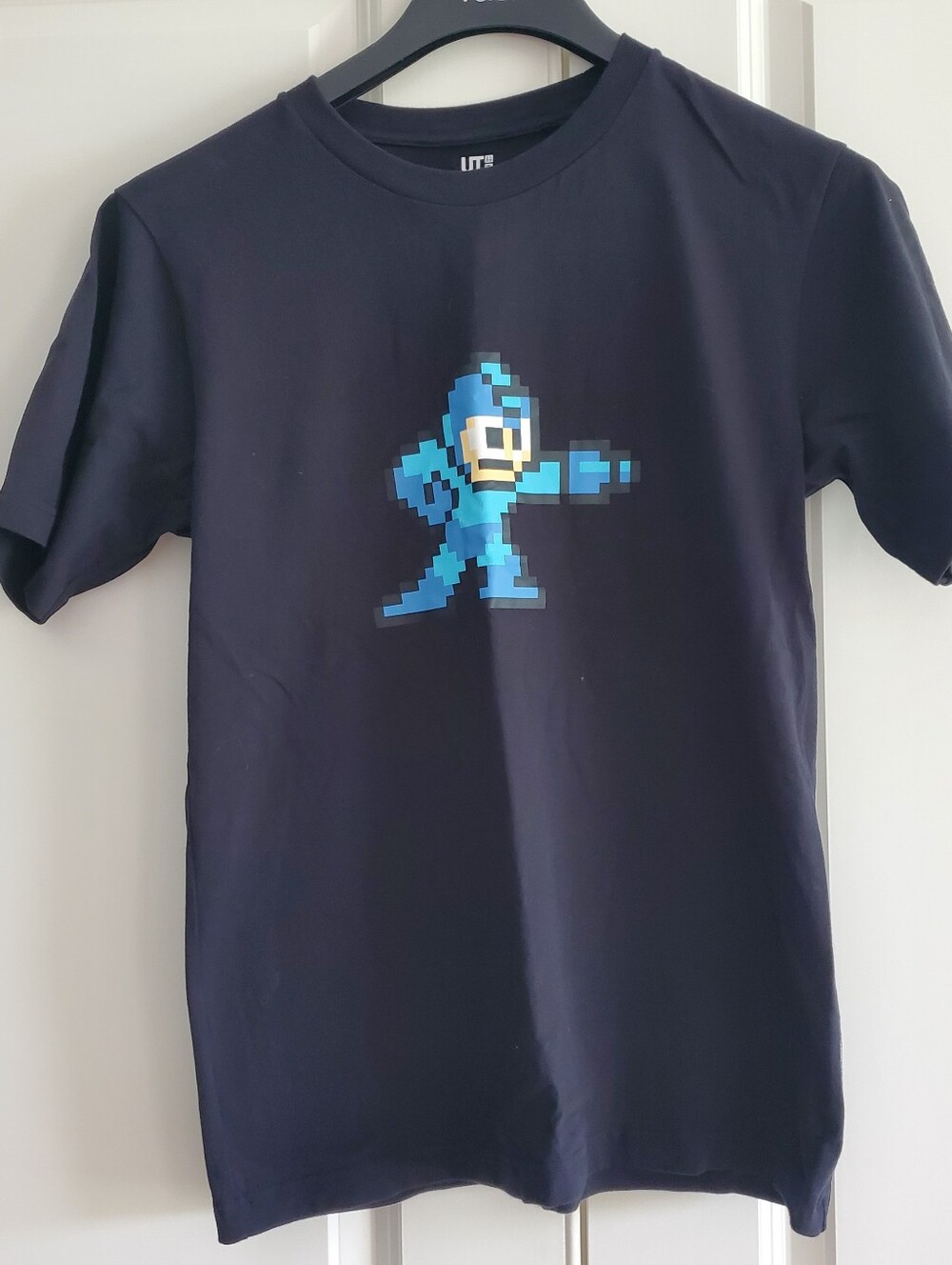 Uniqlo UT Adult Graphic Capcom Megaman Tee Tshirt Med Black and Blue